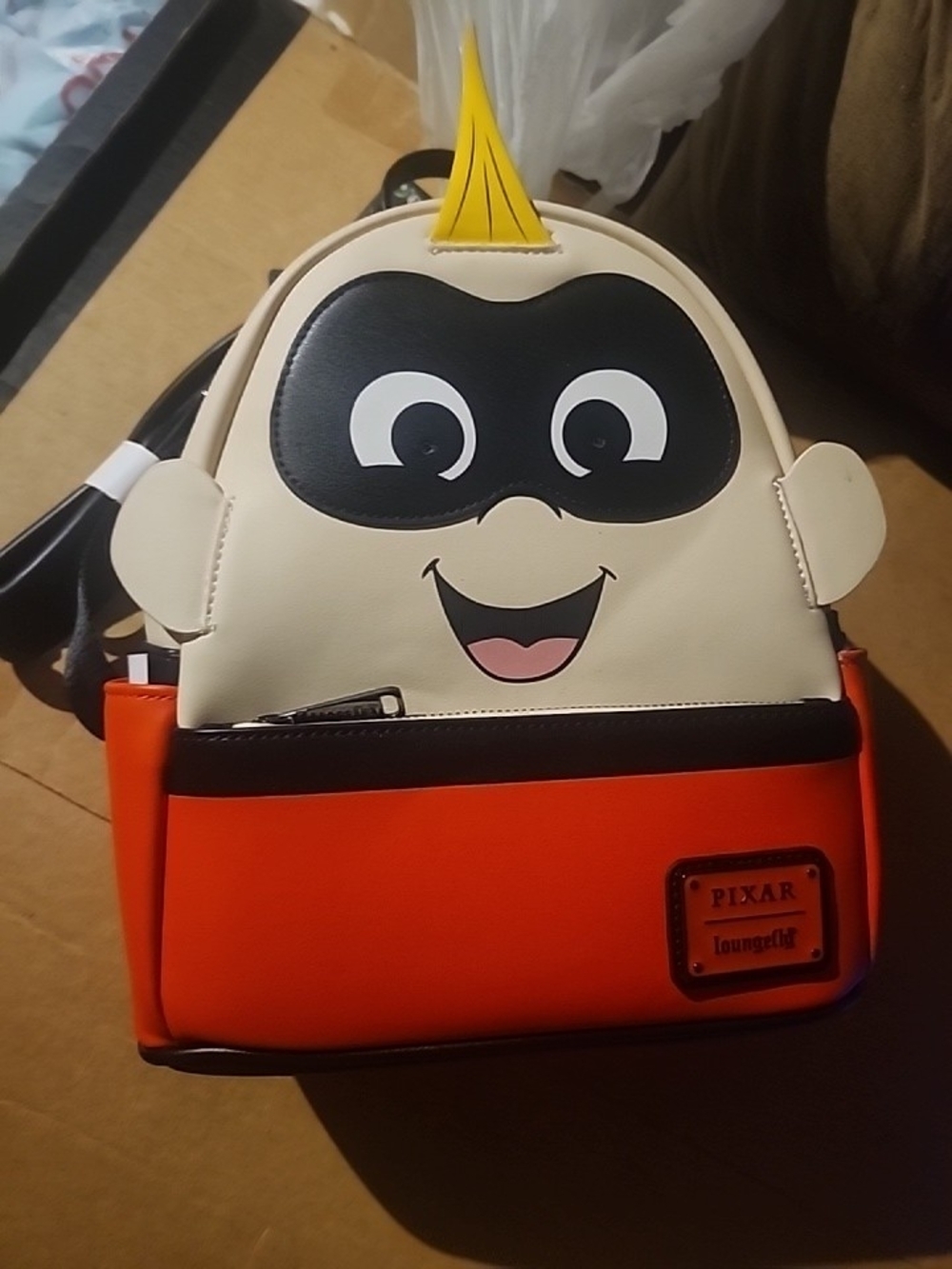 NWT loungefly disney backpack bent tag has flashing light ?